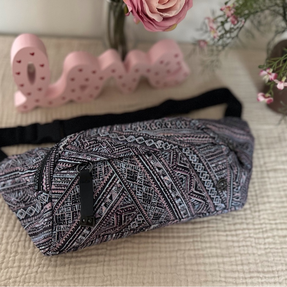 Lululemon belt bag multicolor